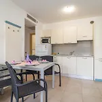 Aparthotel Kamenjak Center 4*