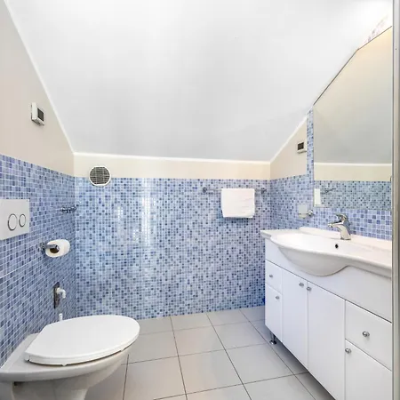 Aparthotel Kamenjak Center *