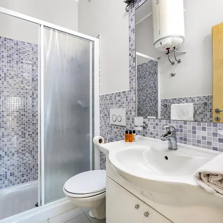 Aparthotel Kamenjak Center 4*