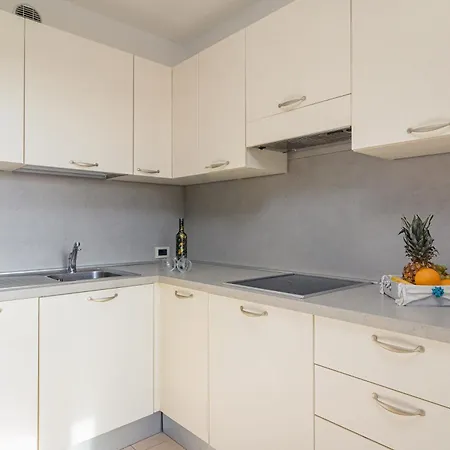 Kamenjak Center Apartmanhotel 4*