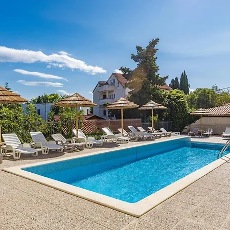 Kamenjak Center Aparthotel 4*