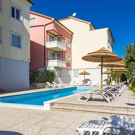 Kamenjak Center 4*