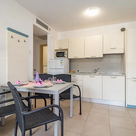 Lejlighedshotel Kamenjak Center 4*