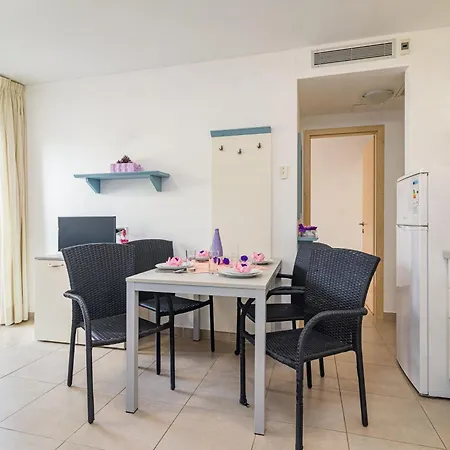 Kamenjak Center 公寓式酒店 4*