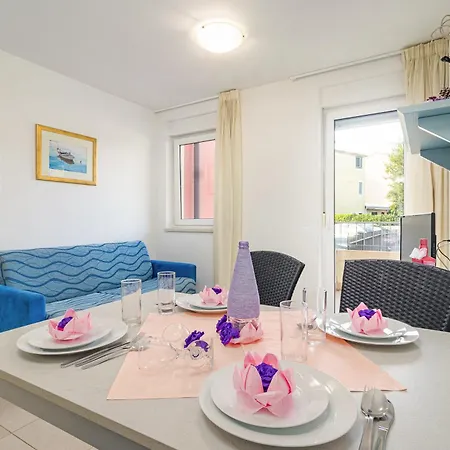 Kamenjak Center Apartmanhotel Premantura