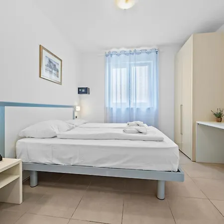 Apartmanhotel Kamenjak Center 4*