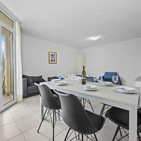 Kamenjak Center Apartmanhotel