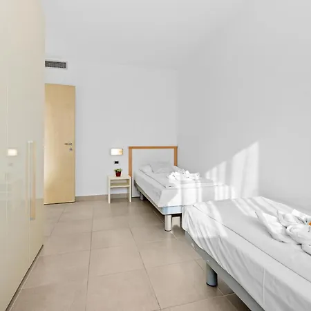 Kamenjak Center Apartmanhotel 4*