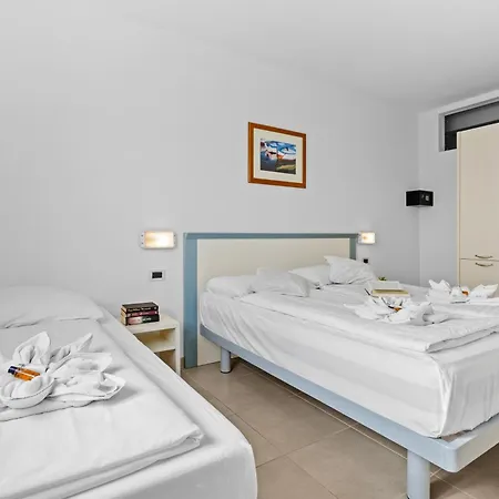 Apartmanhotel Kamenjak Center 4*