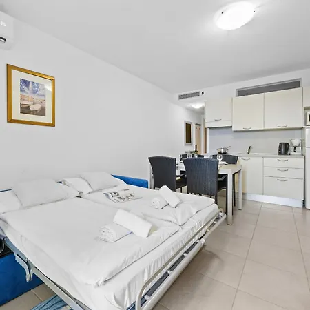 Aparthotel Kamenjak Center