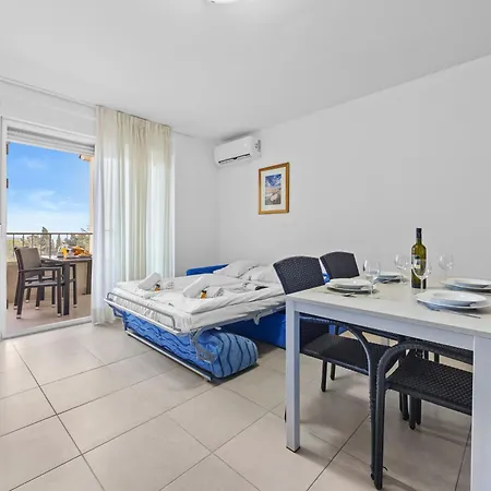 Kamenjak Center Apartmanhotel 4*